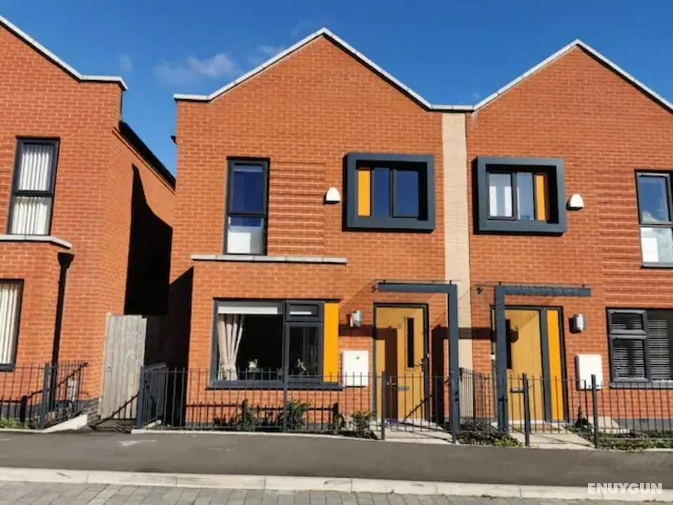 Entire 3 Bedroom House Manchester Free Parking - Öne Çıkan Resim
