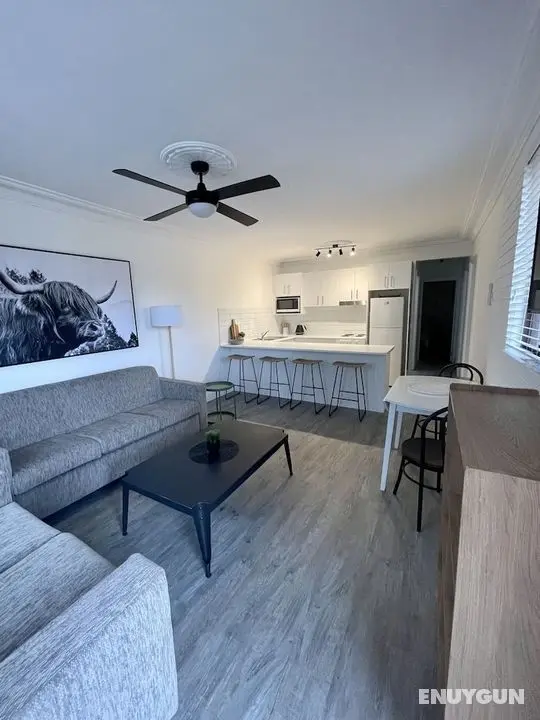 Estelle Kramer Motor Inn - Öne Çıkan Resim