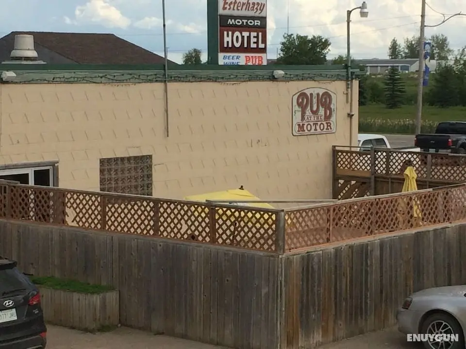 Esterhazy Motor Hotel - Dış Mekanlar