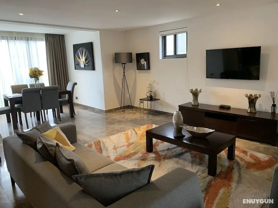 Euneva Court Townhouses - Bentley Place - Öne Çıkan Resim