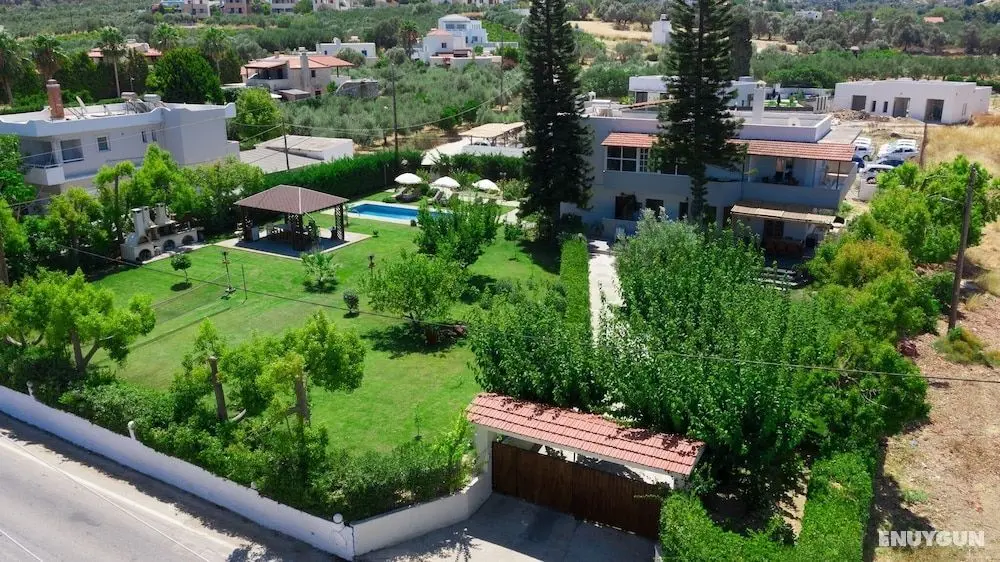 Euphoria Home for 6 with pool and garden - Dış Mekan