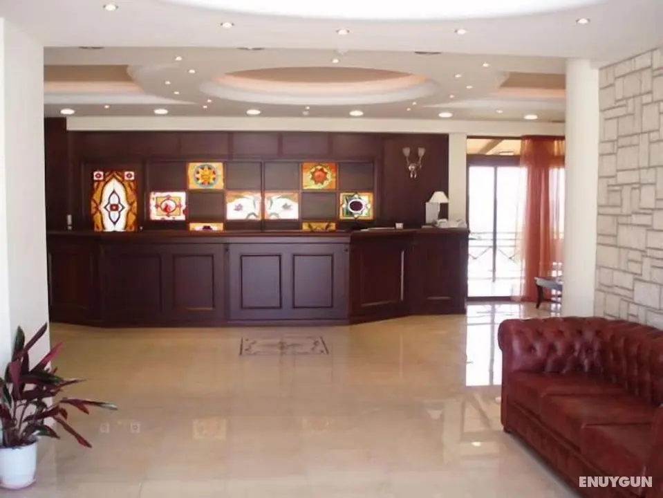 Europa Beach Hotel - Lobi