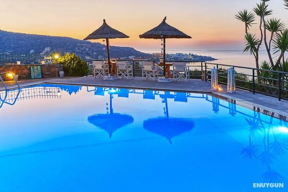 Everest Apartments - Havuz