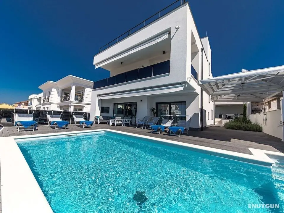 Exceptional Villa with Pool & Amazing Roof Terrace with Hot Tub & Sea View - Öne Çıkan Resim