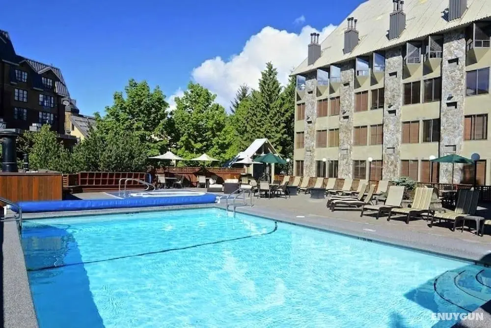 Executive - The Inn at Whistler Village - Havuz