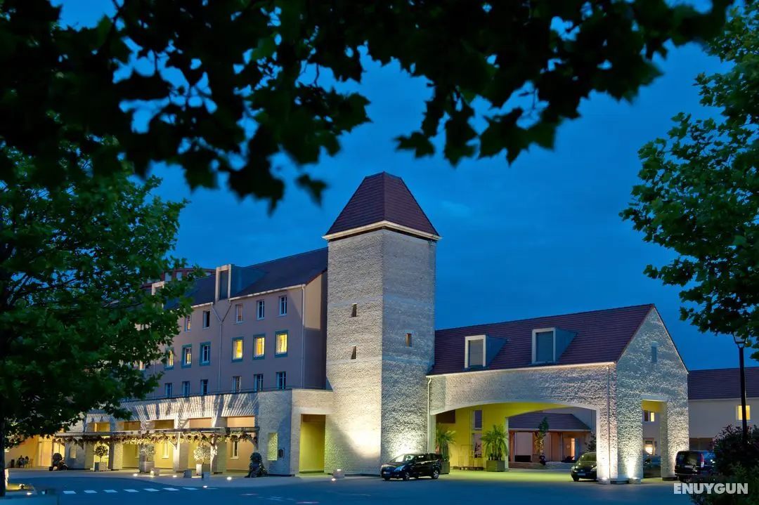 Explorers Hotel Marne La Vallée - Genel