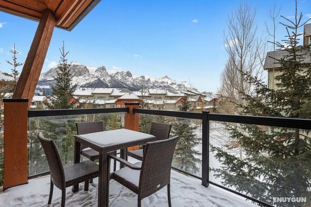 Exquisite 2BR/2BTH Luxury Condo with Mountain View - Oda Manzaraları
