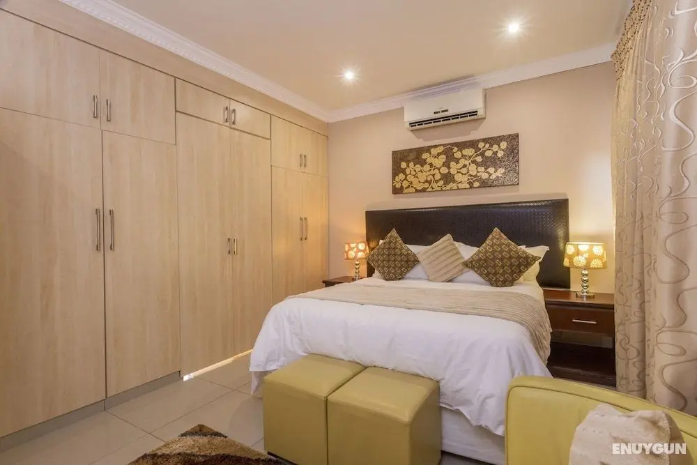 Ezulwini Guest House - Queen Room With Balcony, Pool View Jacuzzi in Balito - Öne Çıkan Resim
