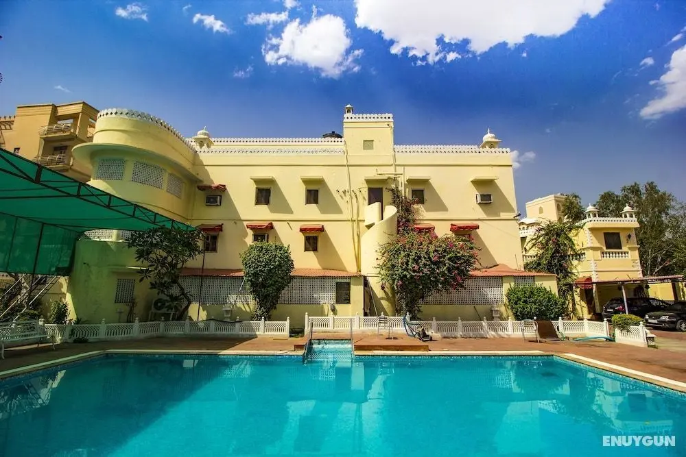 FabHotel Sugan Niwas Palace Bani Park - Öne Çıkan Resim