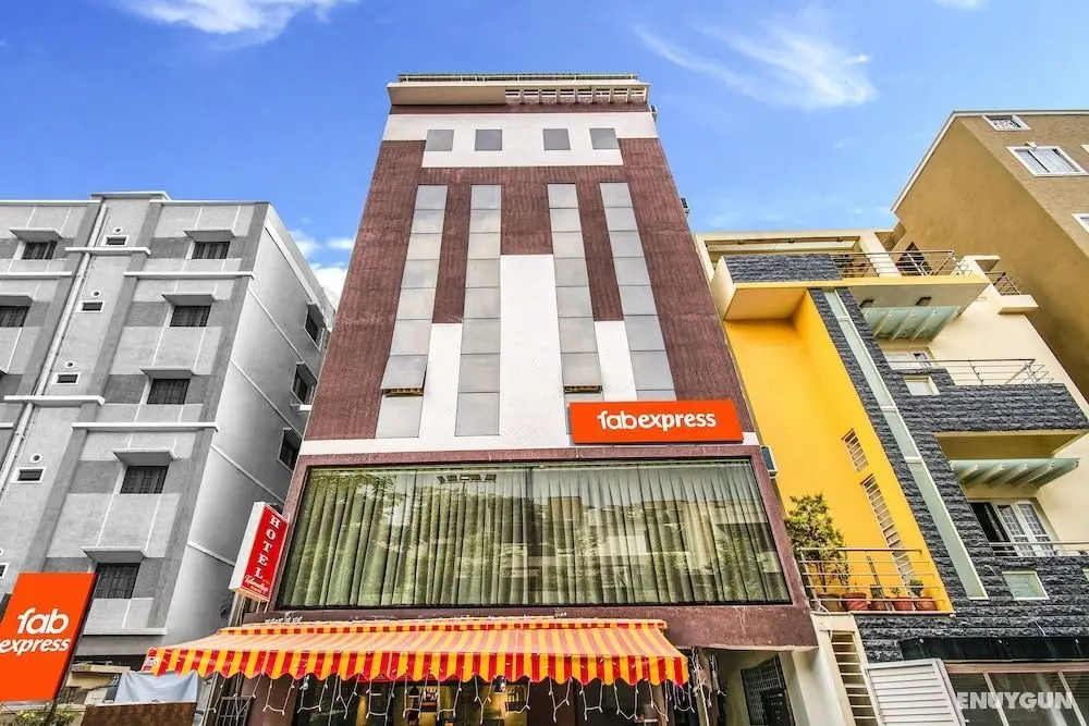 FabExpress The Grand Renato Suites - Öne Çıkan Resim