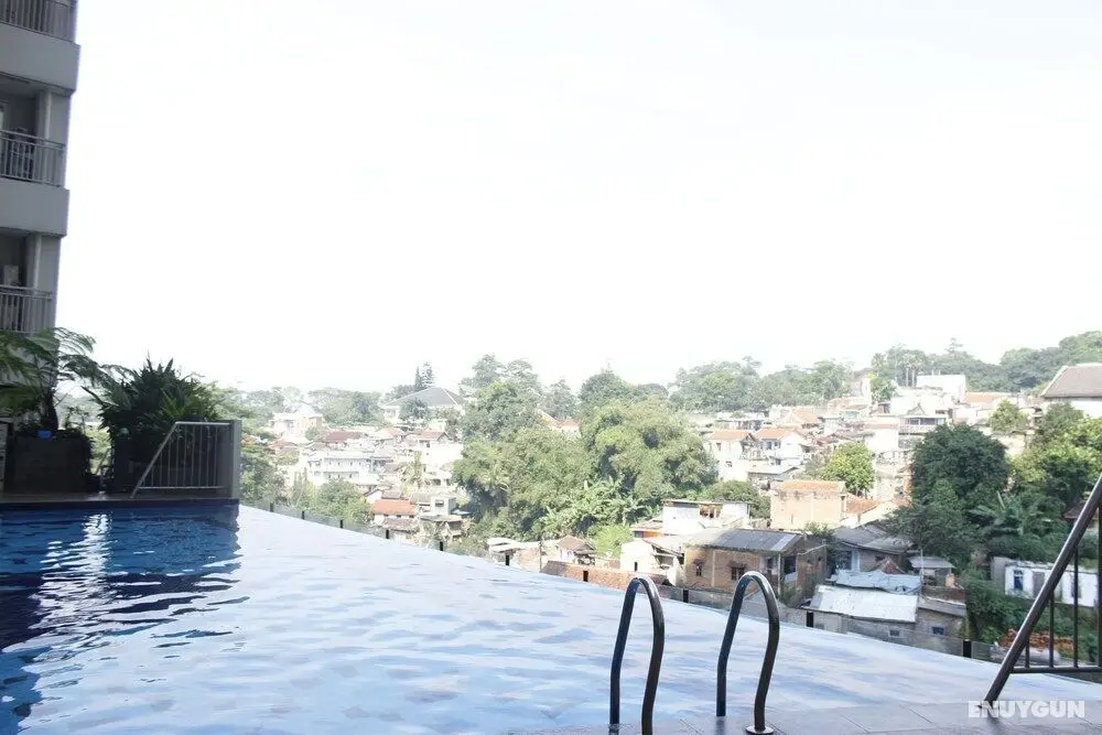 Fabolous Thematic 2BR Apartment at Parahyangan Residence Near UNPAR - Havuz