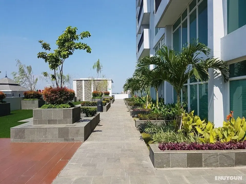 Fabulous Studio Apartment at Tree Park City Cikokol - Dış Mekan