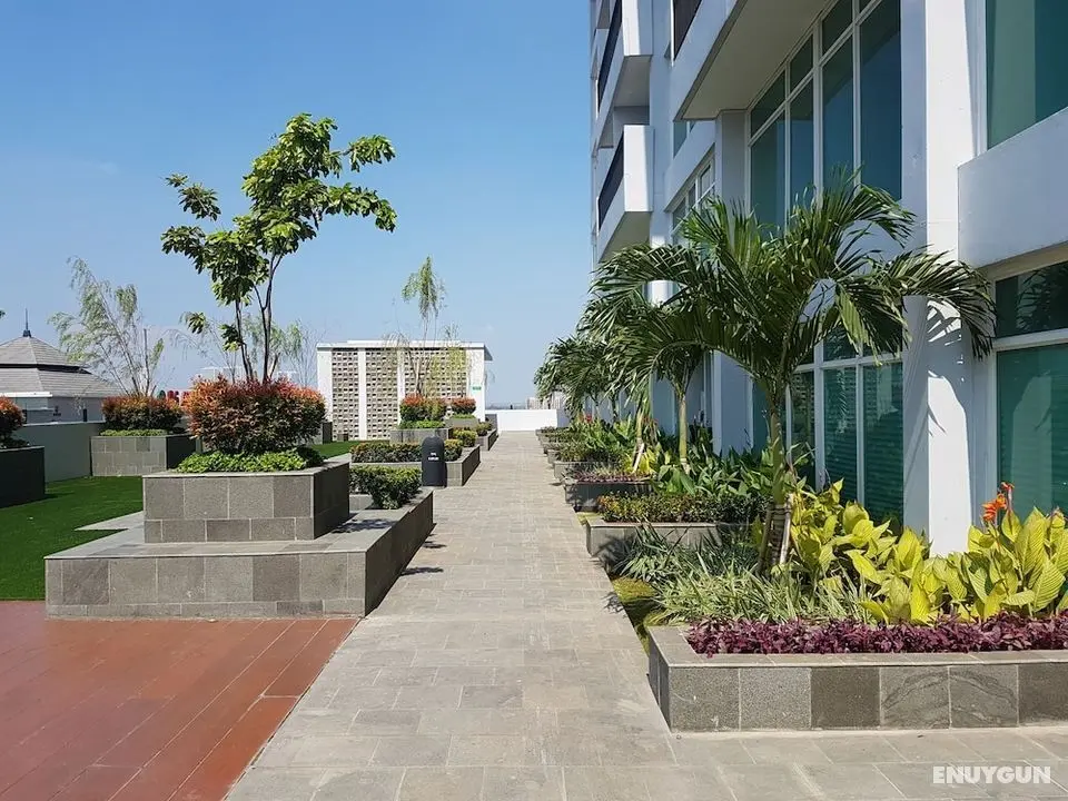 Fabulous Tree Park City Studio Apartment near ICE BSD - Dış Mekan