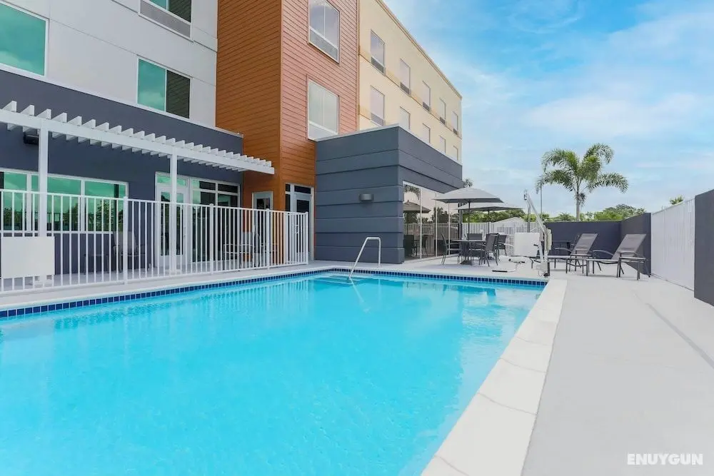 Fairfield Inn & Suites by Marriott Cape Coral/North Fort Myers - Misafir Tesisleri ve Hizmetleri