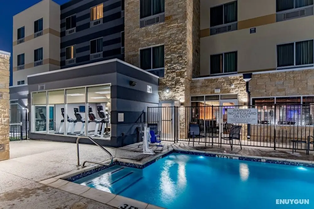 Fairfield Inn & Suites by Marriott Terrell - Havuz