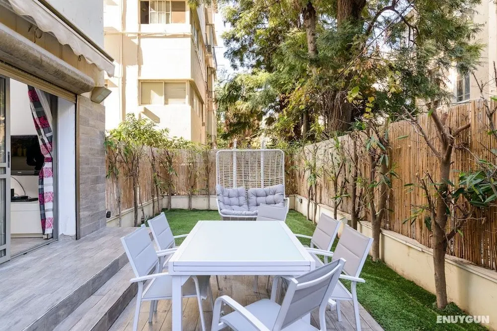 Family Apt & Private Garden near Beach by FeelHome - Dış Mekanlar
