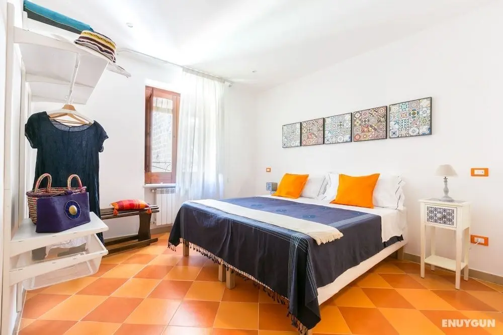 Family Home with Terrace - Öne Çıkan Resim