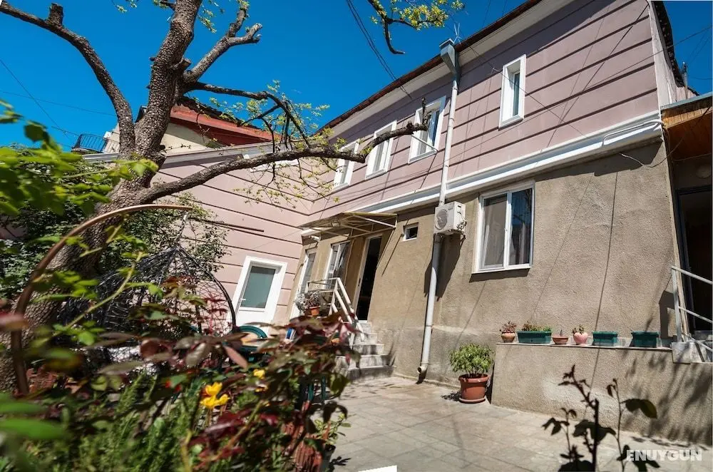 Family Hotel Mountain Scream - Öne Çıkan Resim