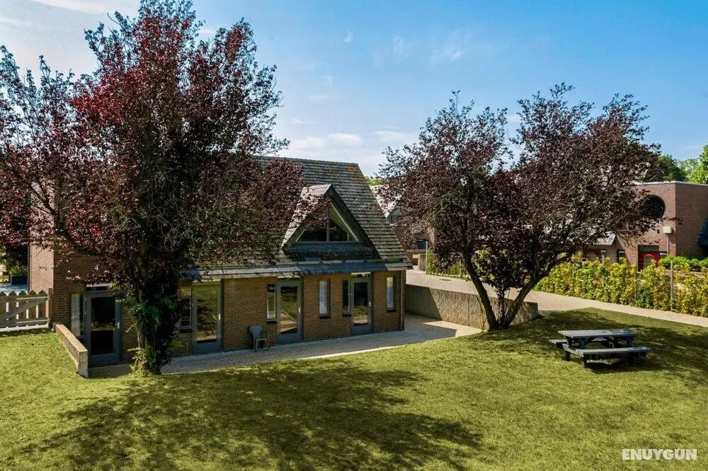 Family Villa Near the Ijsselmeer and Forrest - Oda