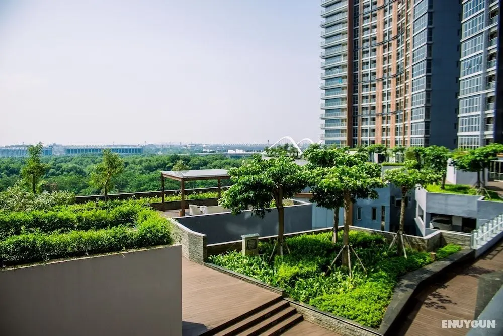 Fancy And Nice Studio At Gold Coast Apartment - Dış Mekan