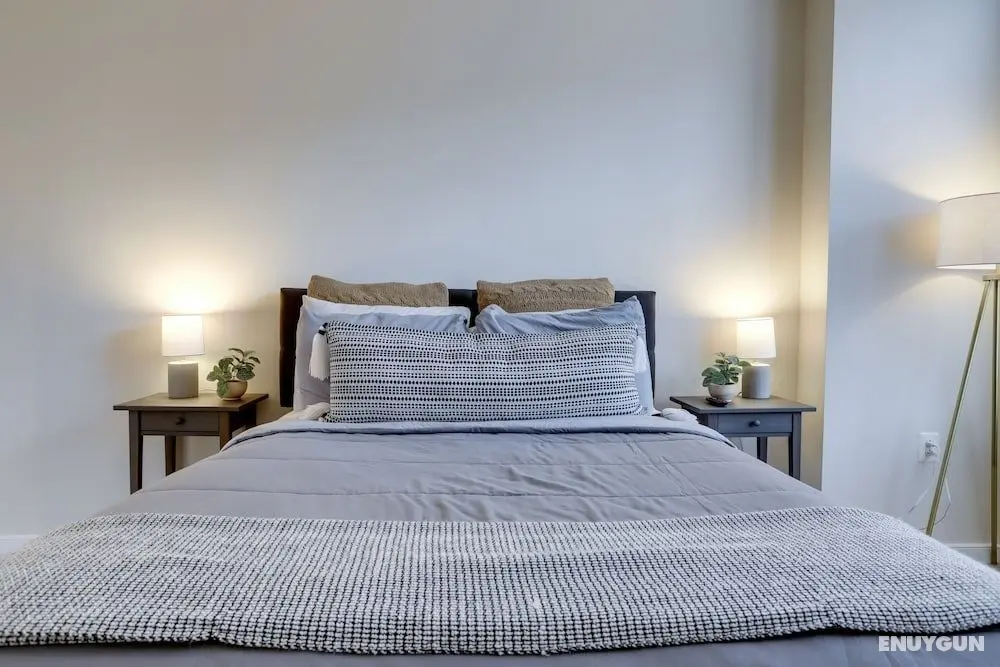 Fantastic 1 Bedroom Condo at Arlington - Oda