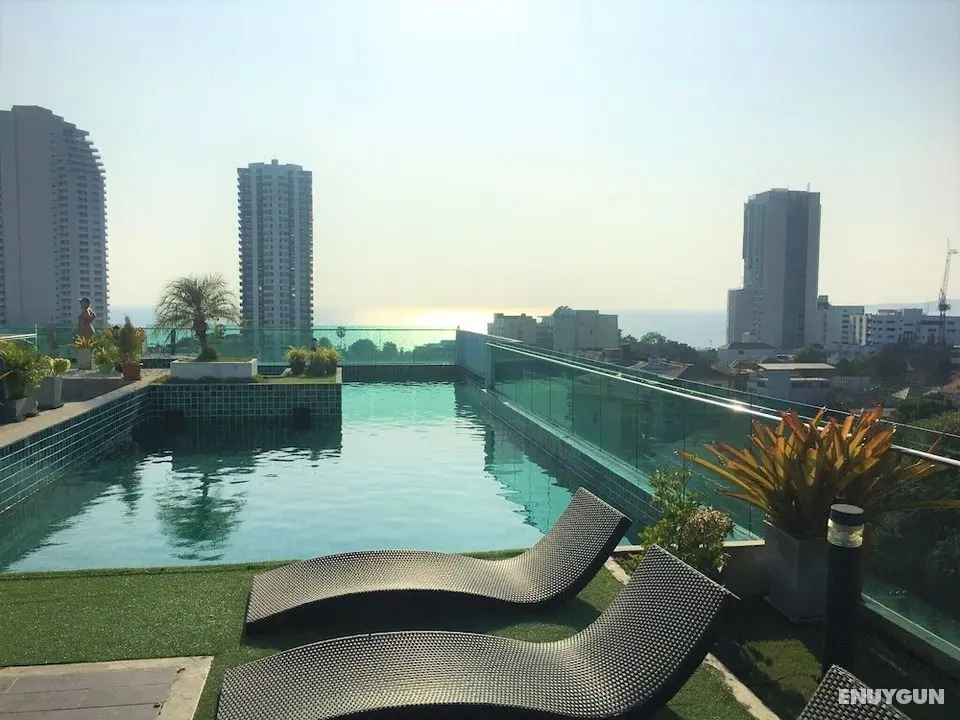 Fantastic Roof top Pool! - Öne Çıkan Resim