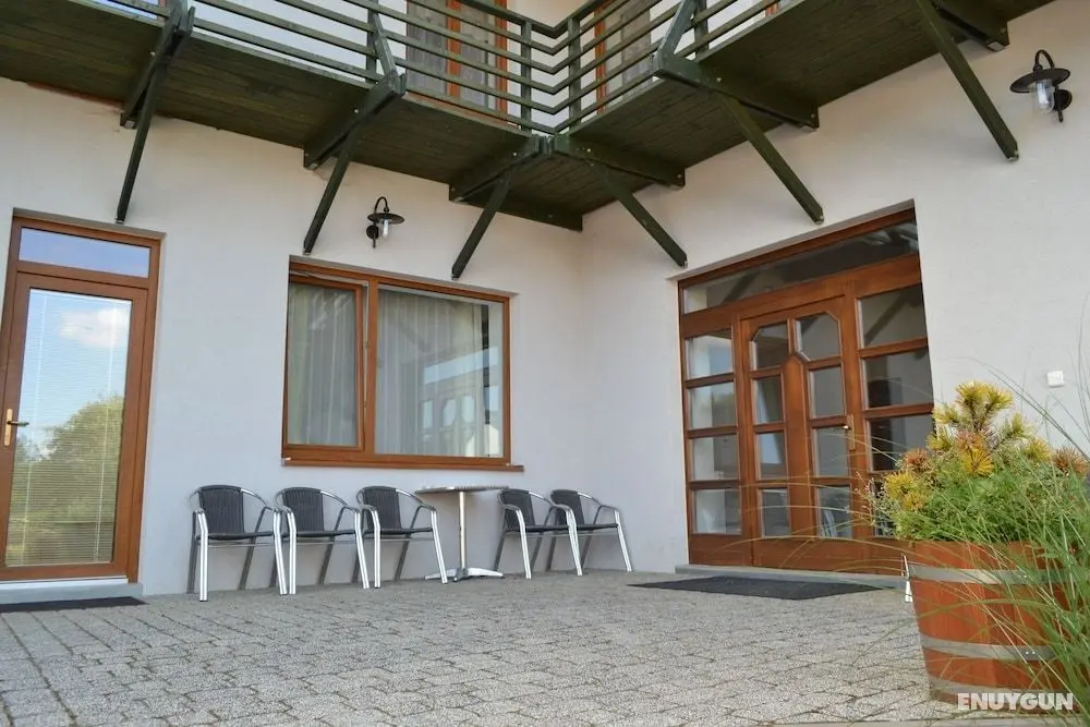 Farm Kundratice - Öne Çıkan Resim
