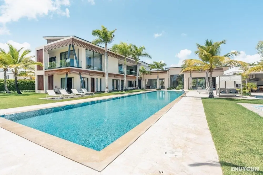 Feel at Home in This Wonderful Villa w Butler Included - Oda