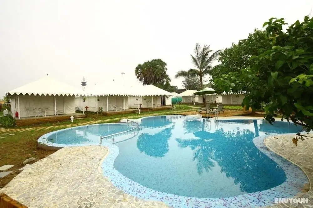 The Fern Seaside Luxurious Tent Resort - Havuz