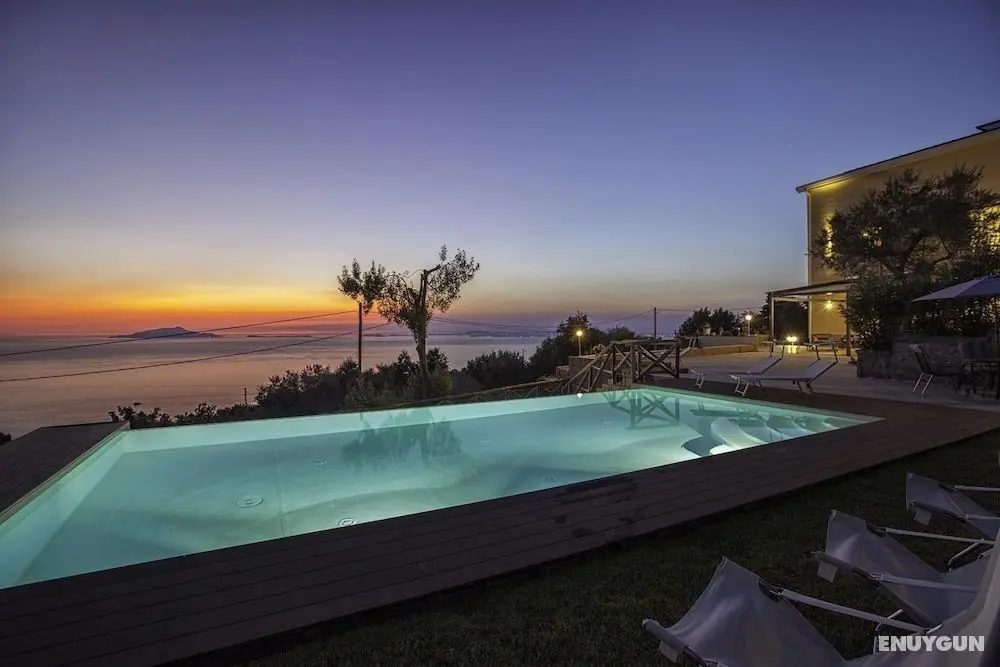 Villa Ferrara With Infinity Pool Sea View Parking and Garden - Oda