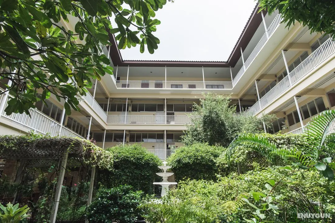 Feung Nakorn Balcony Rooms & Cafe - Genel