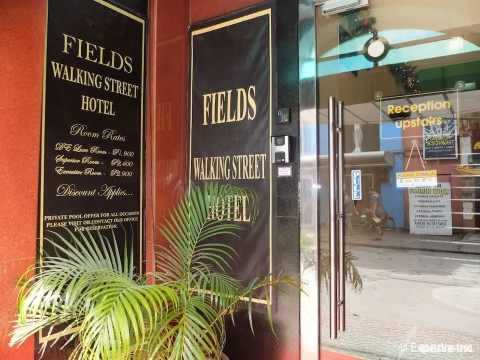 Fields Walking Street Hotel - Dış Mekan