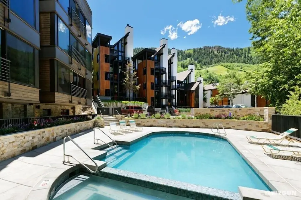 Fifth Avenue Condominiums by Frias - Havuz