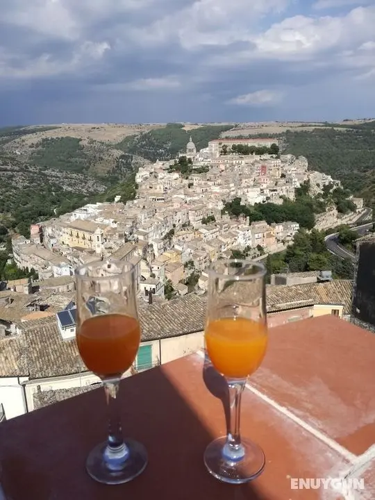 Finestre Su Ibla - Öne Çıkan Resim