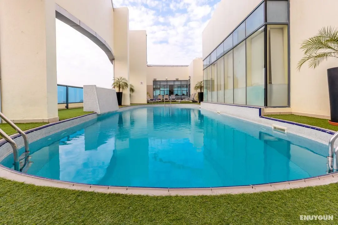 First Central Hotel Suites - Havuz