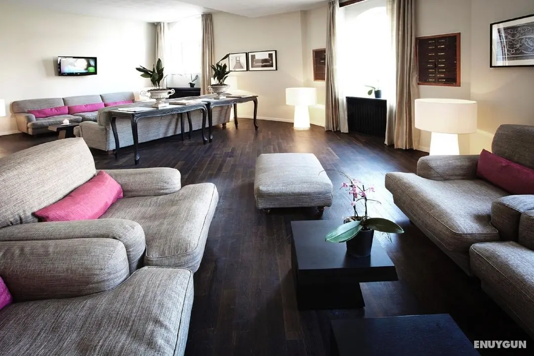 First Hotel Grand - Lobi