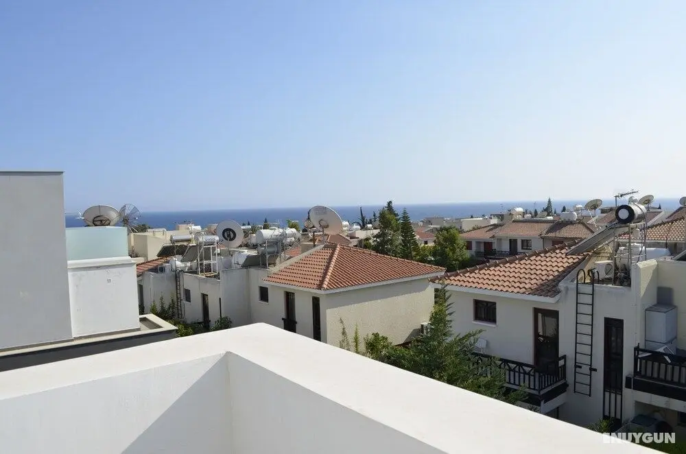 Fleur De Mer Villa in Hi-tech Style - Konum Öne Çıkanlar