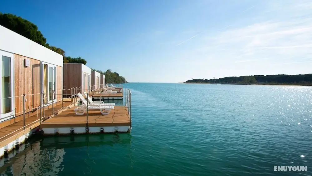 Floating Resort - Öne Çıkan Resim