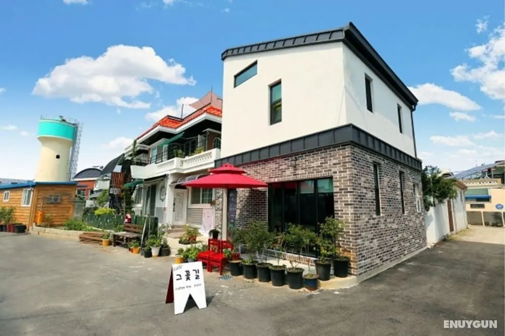 The Flower Road Guesthouse - Hostel - Öne Çıkan Resim