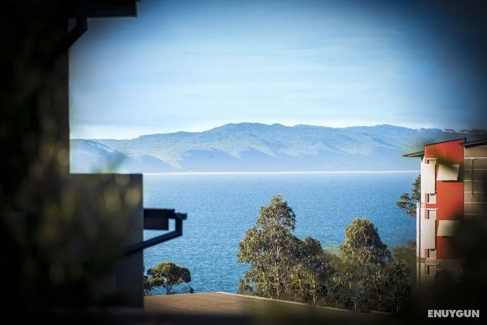 Footsteps to the Heart of Noosa and a View! - İç Mekan