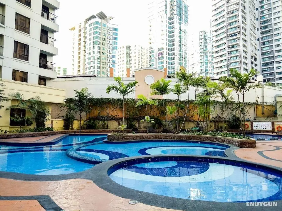 Forbestown Place at the Fort BGC n St Luke's and Burgos Circle - Öne Çıkan Resim
