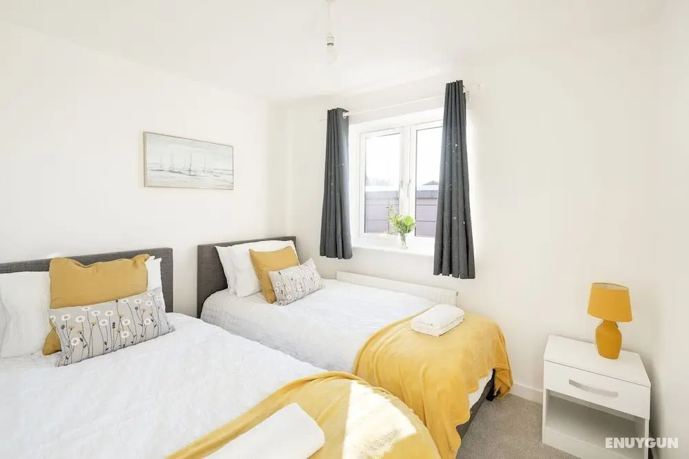Fortified Three Bedroom Home Bristol - Oda
