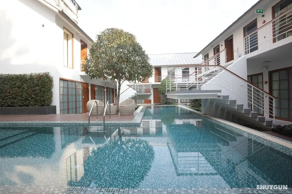 Four O'clock Hotel - Öne Çıkan Resim