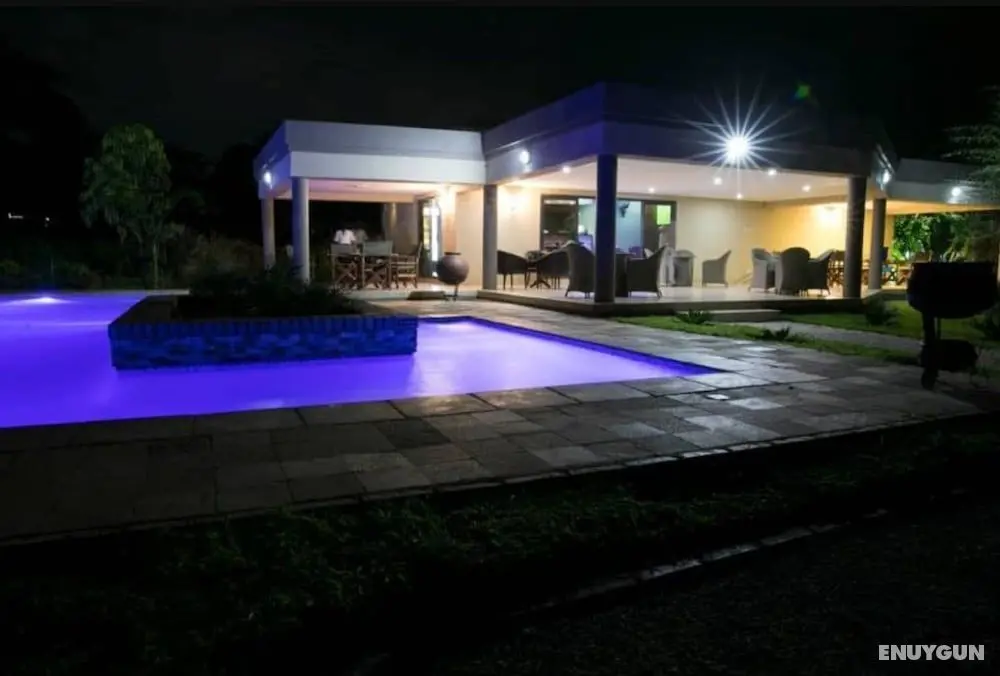 Four Pillars Lodge Chilanga - Havuz