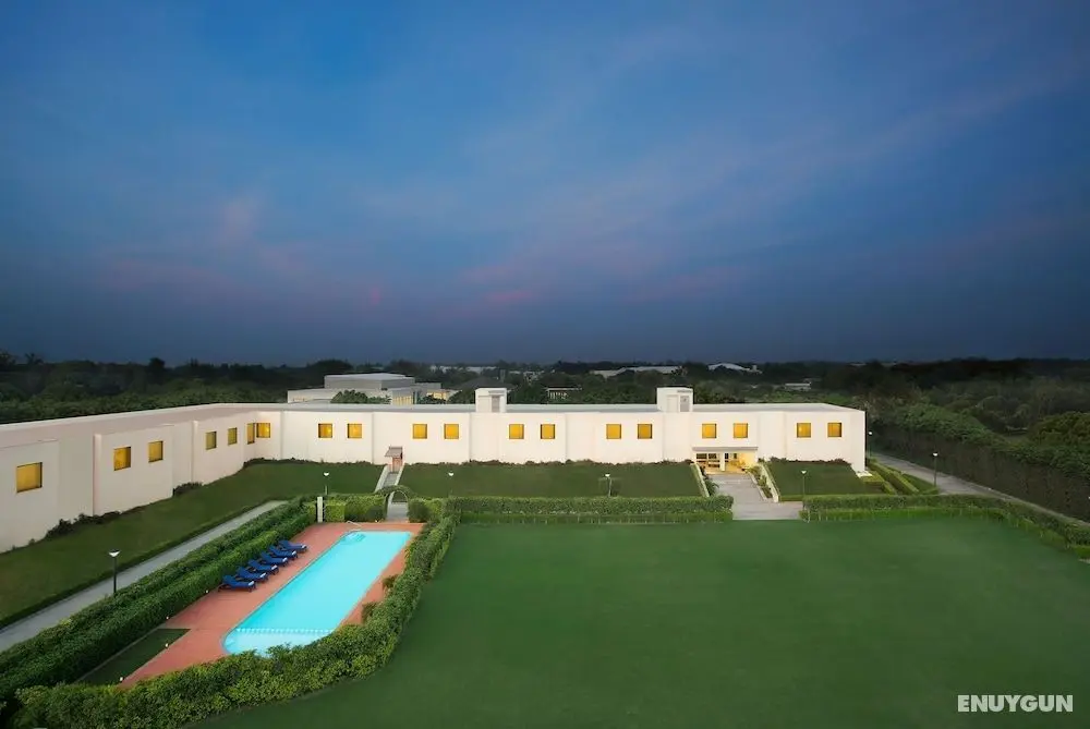 Four Points by Sheraton New Delhi, Airport Highway - Havuz