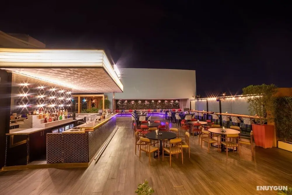Four Points by Sheraton Production City, Dubai - Yerinde Yemek