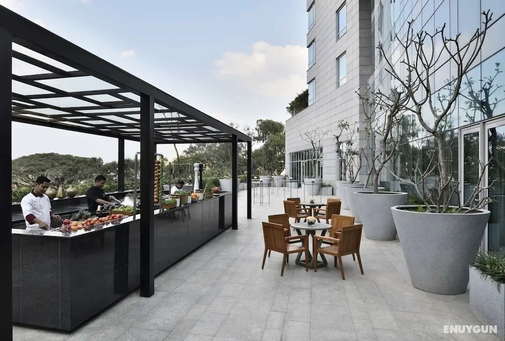 Four Seasons Hotel Bengaluru at Embassy One - Yerinde Yemek