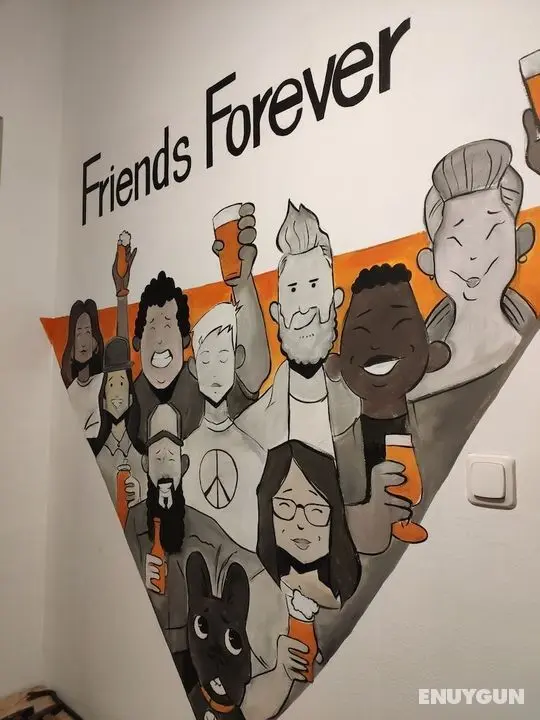 Friends Forever - Hostel - Öne Çıkan Resim