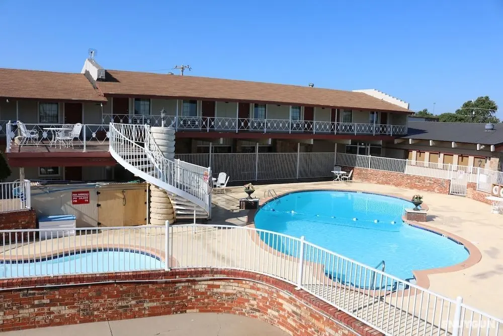 Friendship Inn - Havuz