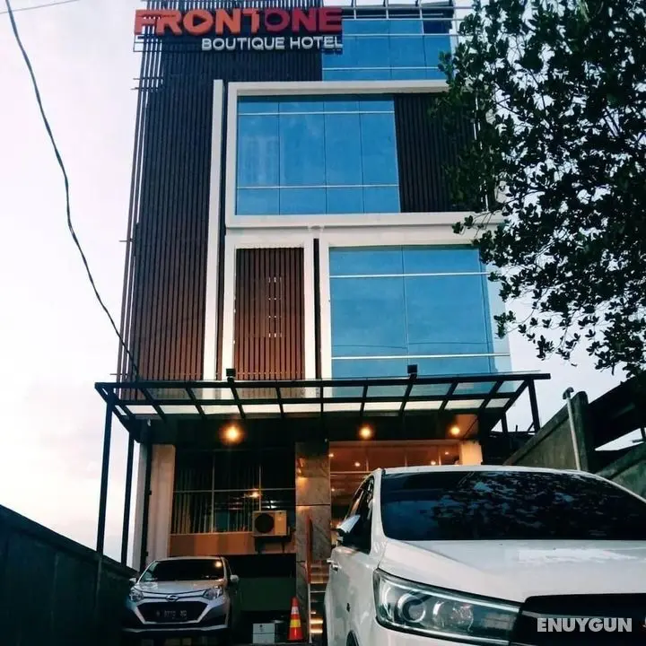 Front One Boutique Tugu Muda Semarang - Dış Mekan